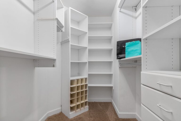 Tips for a Tidy Closet That Stays Organised